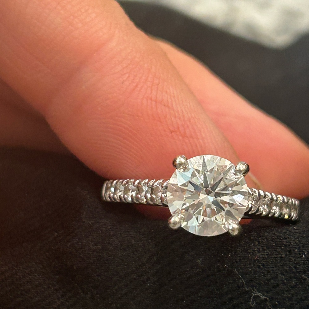 Elegant 14K white Gold 2.07 carat Diamond Ring